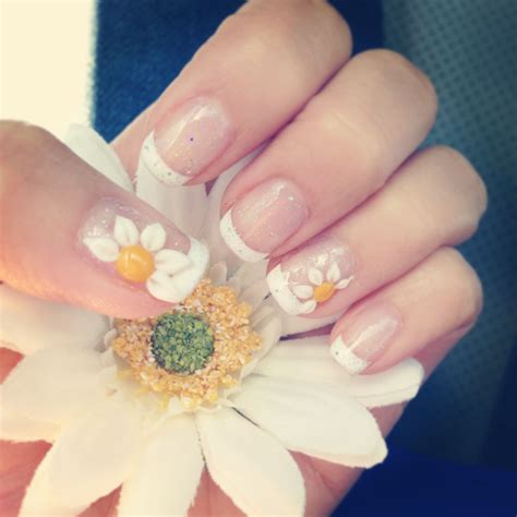 nail art simple flower design 3