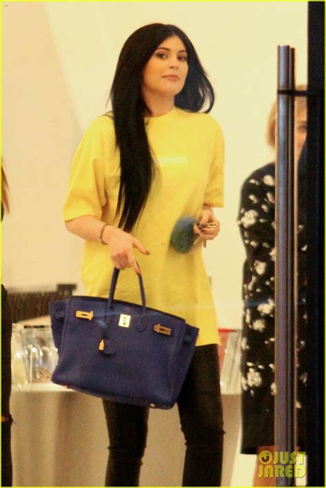 Kylie Jenner Plays Her Mobile Game All The Time! | Photo 931800 - Photo ...
