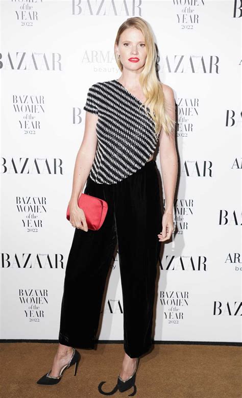 Lara Stone – LACELEBS.CO
