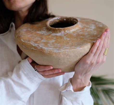 Ваза интерьерная из шамотной глины песочного цвета | Pottery crafts ...