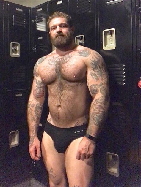 🥵 : r/menslockerroom
