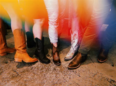 Traveling Dancers