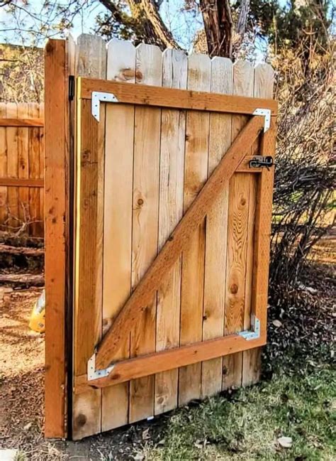 How to Build a Fence Gate - Step by Step Instructions - Blitsy