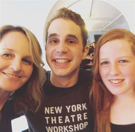 what happened to helen hunt's face 2