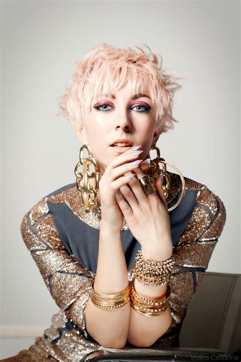 femme indira cesarine