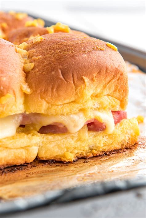 Hawaiian Roll Sliders With Ham And Cheese – BDNE