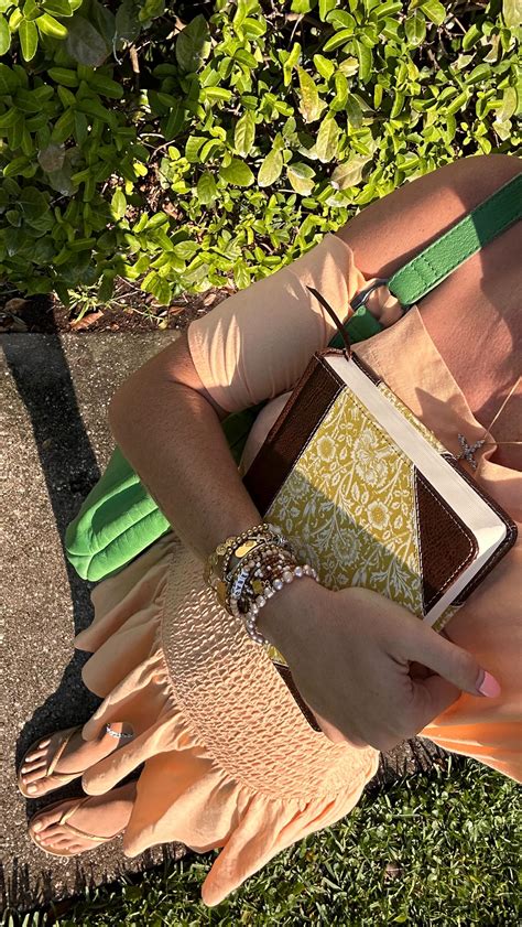 LEXI HIDALGO | Morning | Instagram