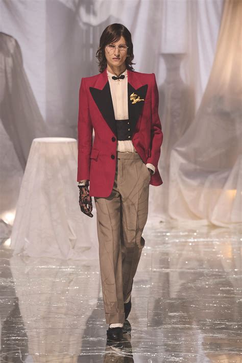 Каким вышел дебютный показ Алессандро Микеле для Valentino