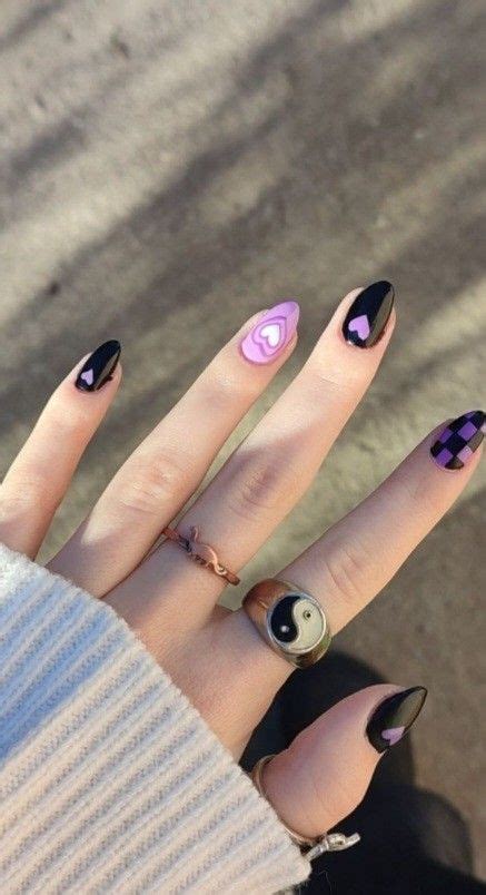 Темный маникюр💅💗 🖤💜 | Kolay tırnak tasarımları, Oje, Manikür