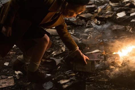 Фото: Воровка книг / Кадр из фильма «Воровка книг» (2013) #2247271