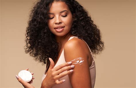 4 Body Lotion Rules to Follow, According to Dermatologists - NewBeauty