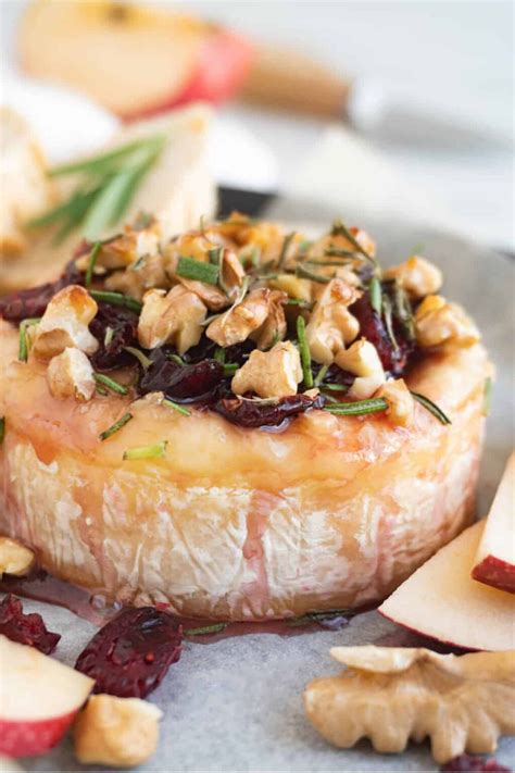 Baked Brie with Cranberries | Smells Like Delish