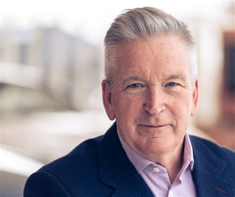 Adrian Hallmark é o novo CEO da Aston Martin - AutoGear