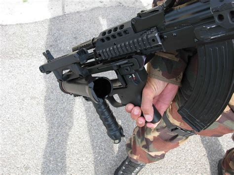 Biztonságpolitika és terrorizmus: Modernizált Kalasnyikov: AK-63 MF