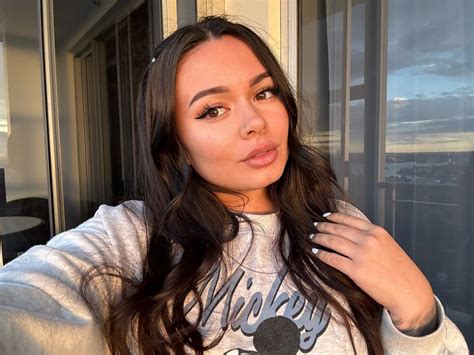 Kat Holmes | Goodmorning ♥️ | Instagram