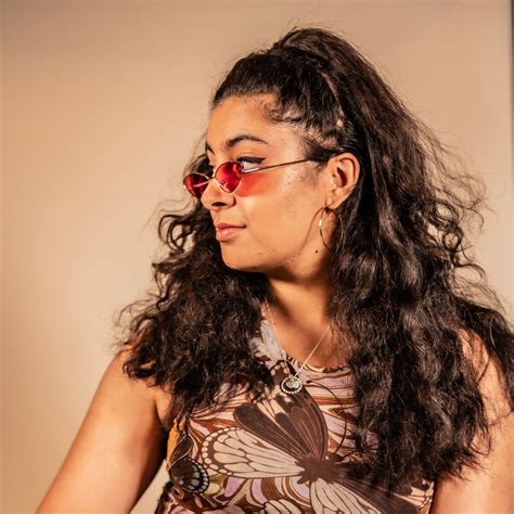 fiza premieres  debut single pieces  chord