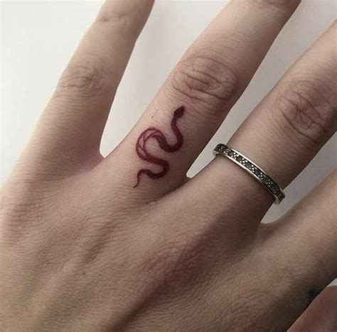 Pin by tana111 on Тату | Ring finger tattoos, Finger tattoos, Finger ...