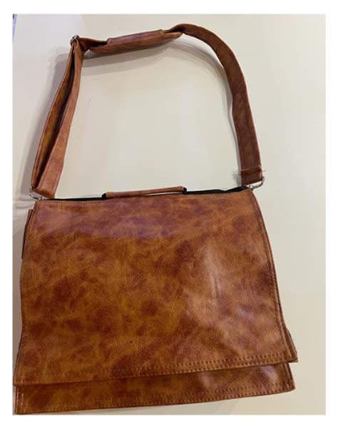 Madrasah / School Bag -Leather - Islamic Establishment