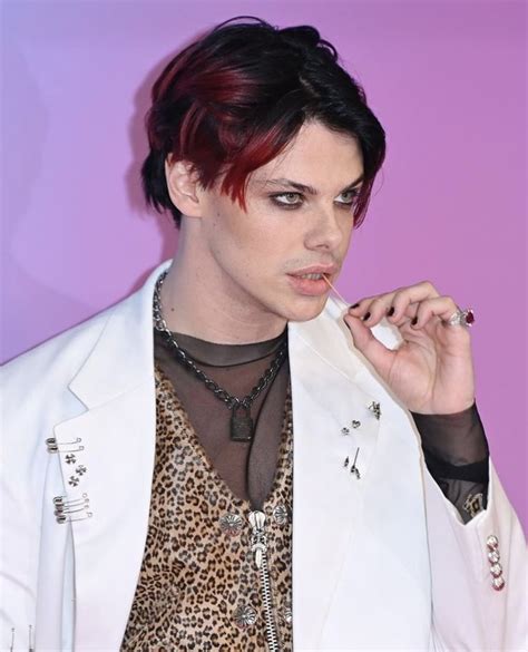YUNGBLUD mtvema 2021 | Dominic harrison, Red hair, Aesthetic boys