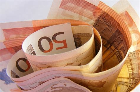 piso salarial mais  agentes recebem indenizacao por diferencas