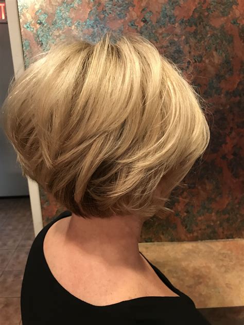 layered bob with highlights | Haircut for thick hair, Hair cuts