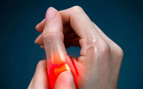 Thumb Pain - Common Causes, Symptoms and Treatment