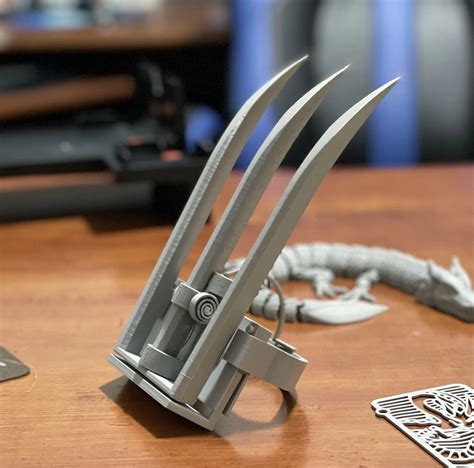 wolverine retractable claws  printed wolverine claws wolverine