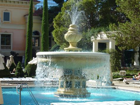 Pictures of the pool at Bellagio Las Vegas