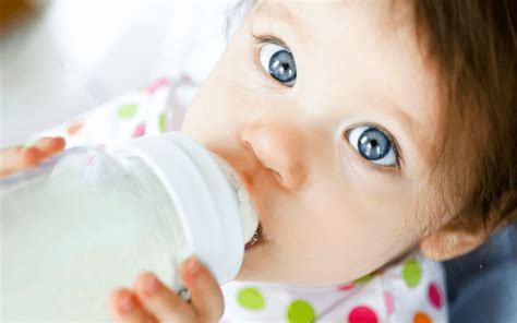 Glass vs Plastic Baby Bottles: Which is Better for Your Baby?