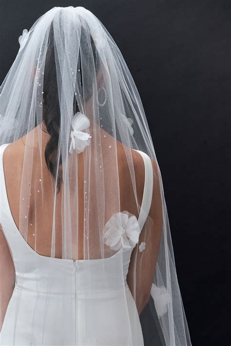 Bridal Veil | V2313 | Lotus Threads
