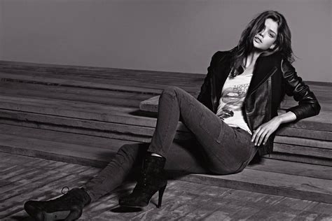 Julia Saner : Models