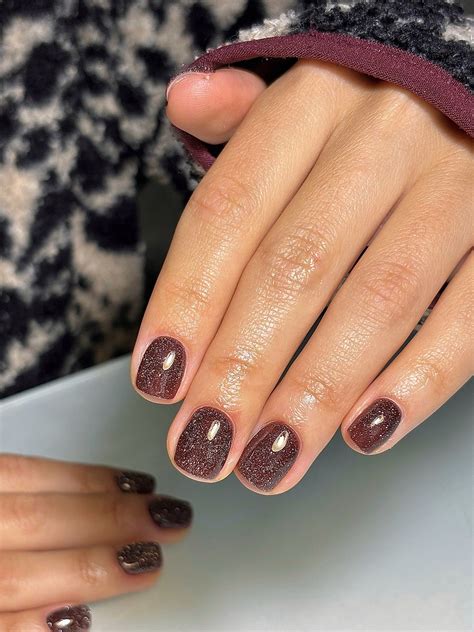 soft  feminine short oval nail ideas   dreambundles