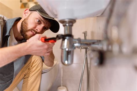 essential tips  choosing   plumbing service