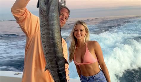 Lane Kiffin Takes Photo With Young Girlfriend After Winning Bowl Game - The Spun