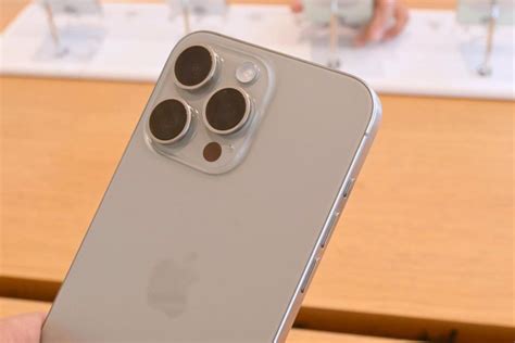 apples  generation iphone    refinedthe front