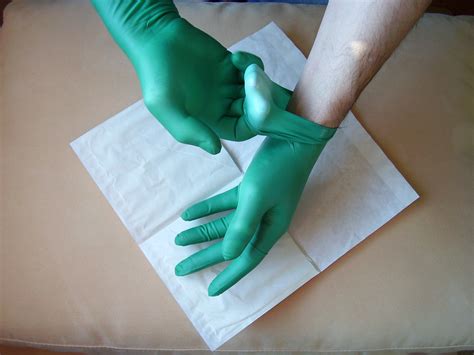 Few of Us Remove Gloves Properly | The Leading Business Education