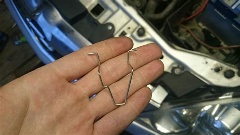 Скоба крепления лампы ближнего света — Opel Vectra C, 1,8 л, 2007 года ...