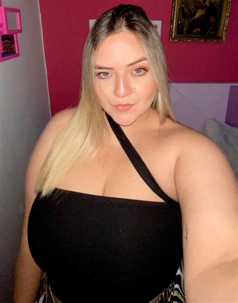 Luisa Espinoza | hey 2024, bring it on😮‍💨 | Instagram