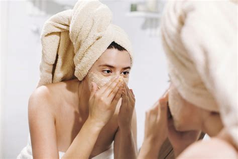 Dermaplaning at Home: How to Guide + Everything You Need to Know