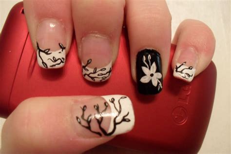 Black Vines Nail Art