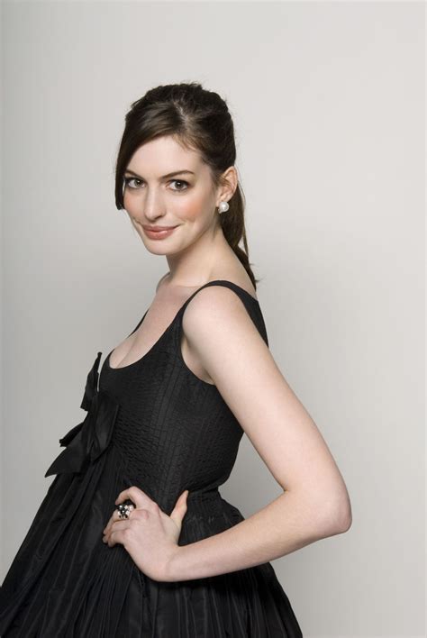 1676x1085 Resolution Anne Hathaway Actress 2022 1676x1085 Resolution