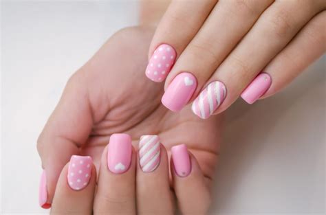 Uñas esculpidas – Fundación Forjando Futuro