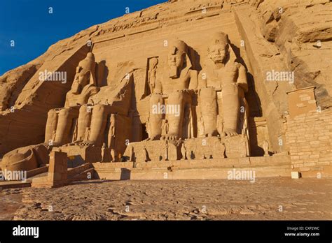 rameses II temple Stock Photo - Alamy