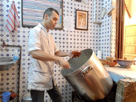 BEST 10 STREET FOODS TO TRY IN FEZ MEDINA, MOROCCO - Wandering Everywhere