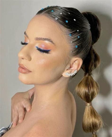 Penteado Para Desfile Cívico - Penteados para desfile civico | Penteados de dança, Cabelo de festival ...