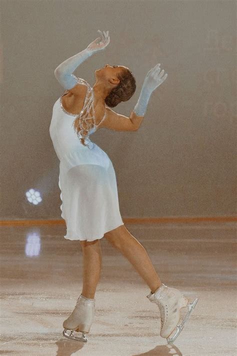 Pin by Mina . on skate | Figure skating, Figure skating dresses ...