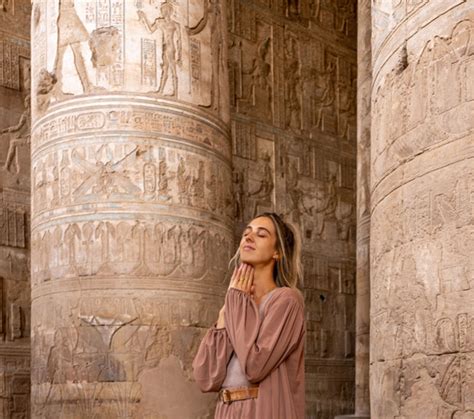 What is Sacred & Divine Feminine art?