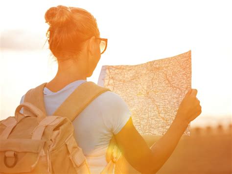 tips    suka traveling sendirian  terhindar