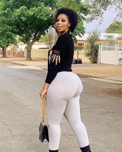 Sınıfta Giydiği Kıyafetler Tepki Çeken Öğretmen - Onedio