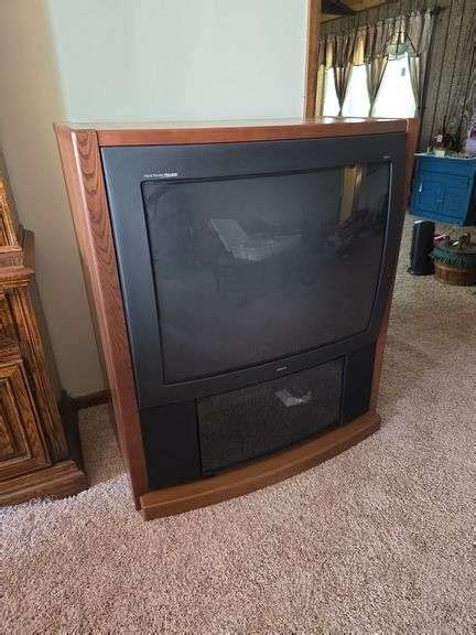 36" RCA TV in cabinet w/remote, works - Schmid Auction